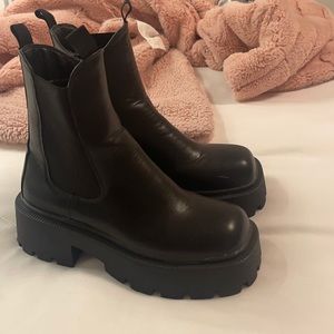Public Desire Chelsea Boots chunky black never worn